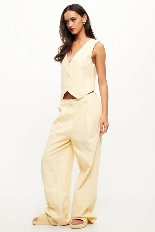 Soft jogger pants for relaxed weekend lounging -LIONESS Je Suis Pant Butter