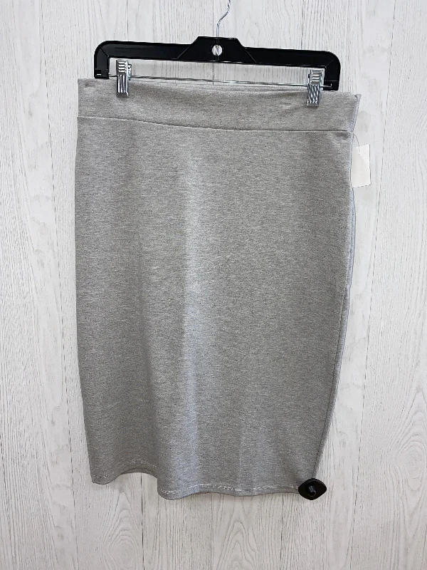 Stretchy mini skirts for flexible movement -Grey Skirt Midi Clothes Mentor, Size Xl