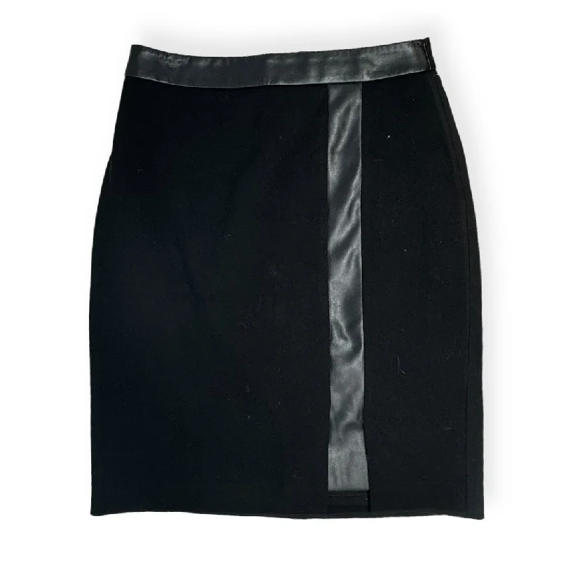 Luxury satin skirts for evening event elegance -Black Skirt Mini & Short White House Black Market, Size 0