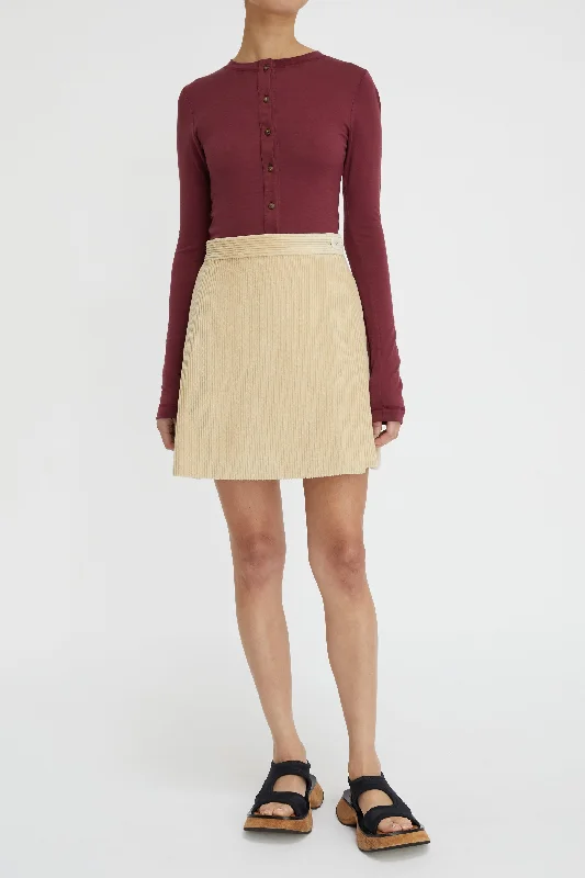 Low-waisted Short Skirts for Relaxed -Yuri Skirt