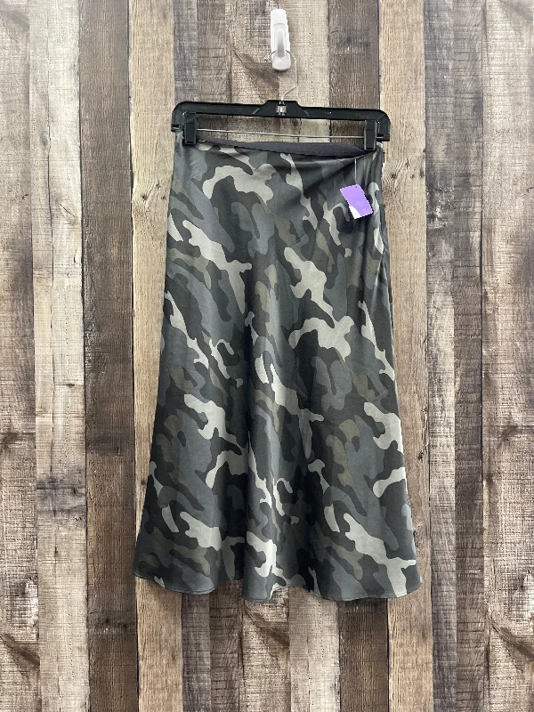 Trendy leather skirts for edgy modern looks -Camouflage Print Skirt Midi Express, Size Xs