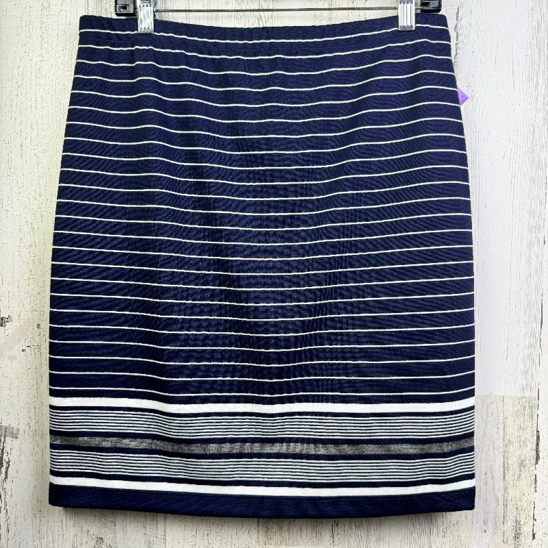 Classic skirts with simple clean lines -Navy Skirt Mini & Short Max Studio, Size L